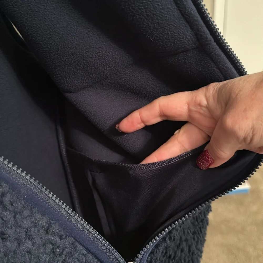 Vineyard Vines men’s fleece Vest - Picture 8 of 8